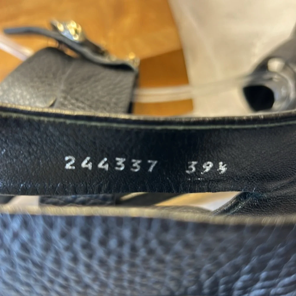 Gucci Elegant Black Stiletto Sandals with buckle - Picture 15 of 16